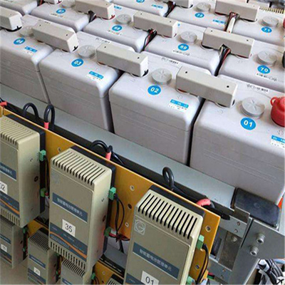 站在门口的桃子 丢弃品牌电脑