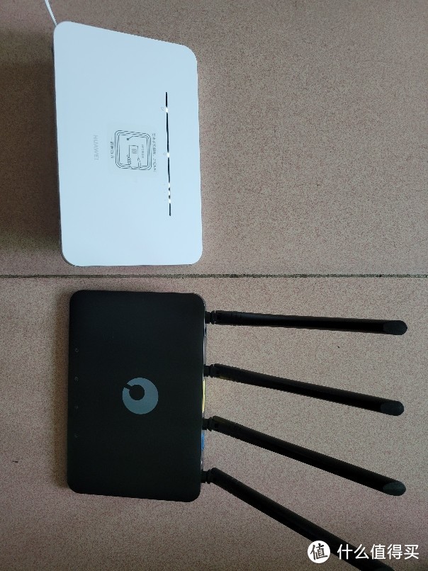 [4G路由器简评] 蒲公英x4c和密码是B311B853路由器对比