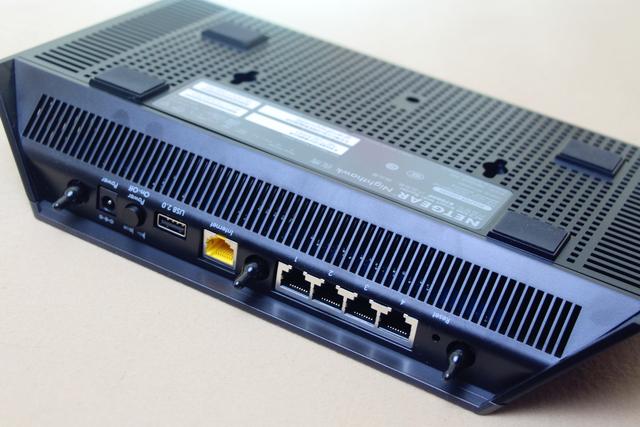 路由器1000m接口在那里