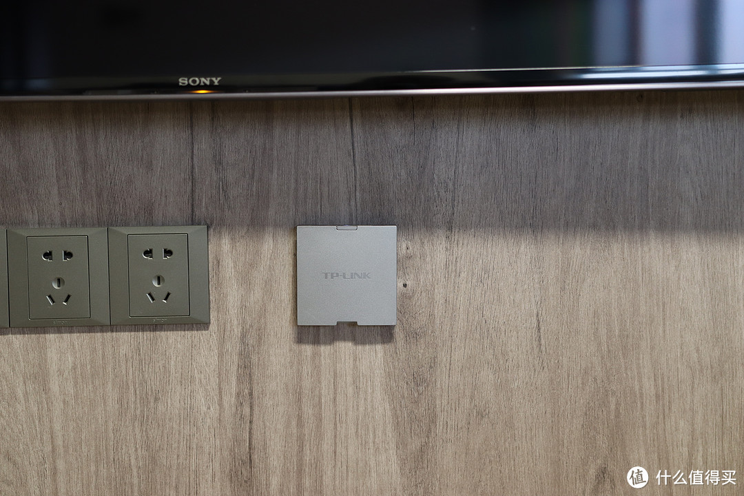 面板上有一个4-中型彩色计划,补充家庭装修设计。