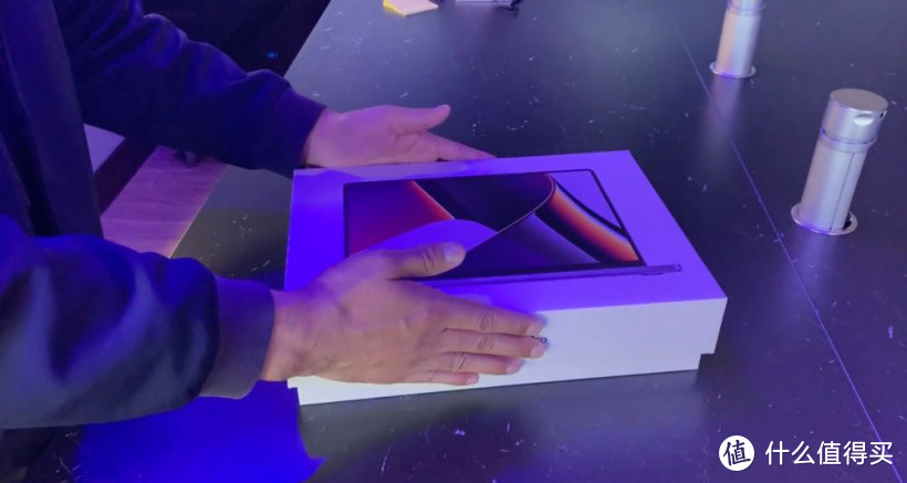 M1 Pro/Max版MacBook Pro 14外观丑陋无比,整体性能接近R9-5950X