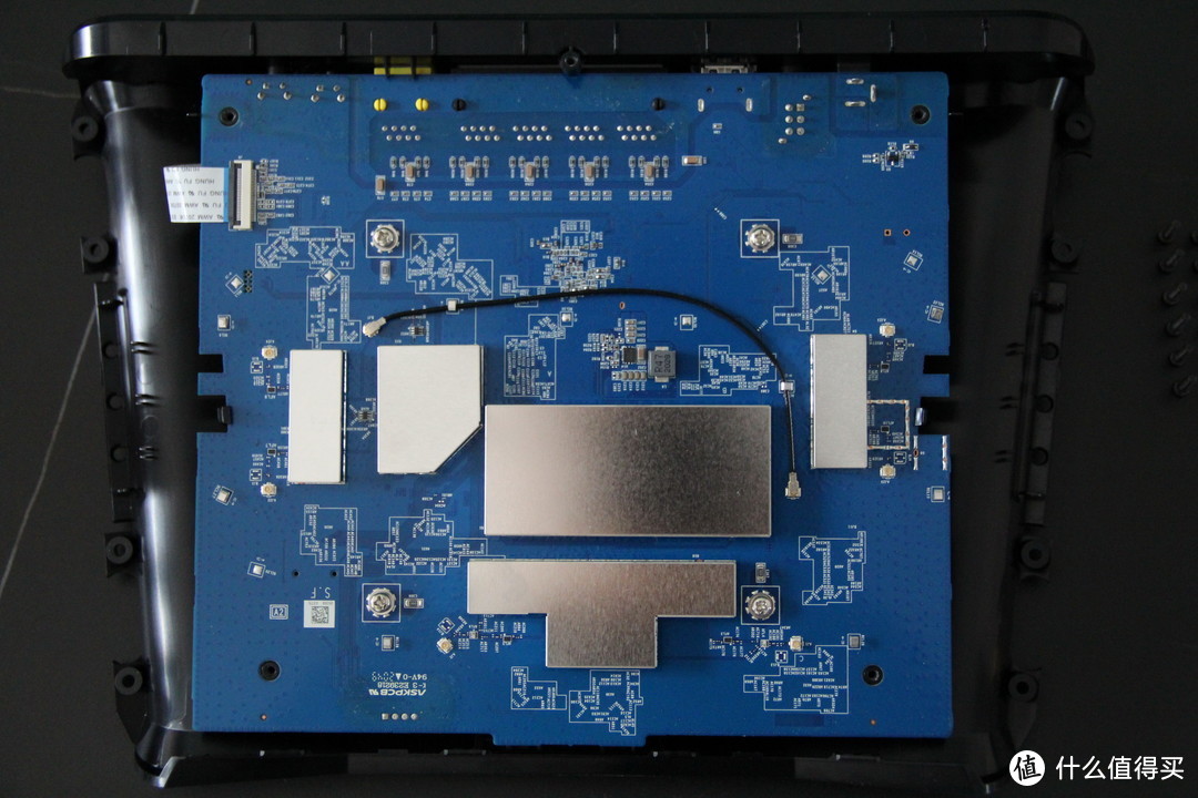 用“有形的翅膀”,让网速飞起来:网件RAX70路由器拆解测评