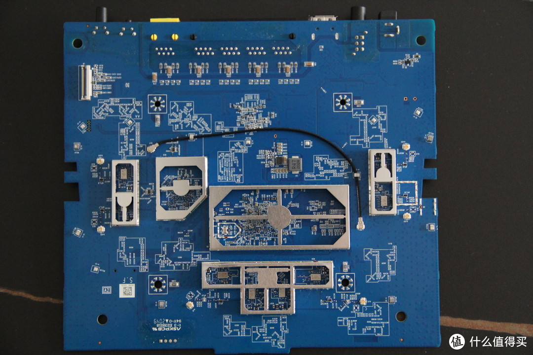 用“有形的翅膀”,让网速飞起来:网件RAX70路由器拆解测评