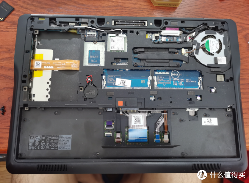 拆下电池和后盖图