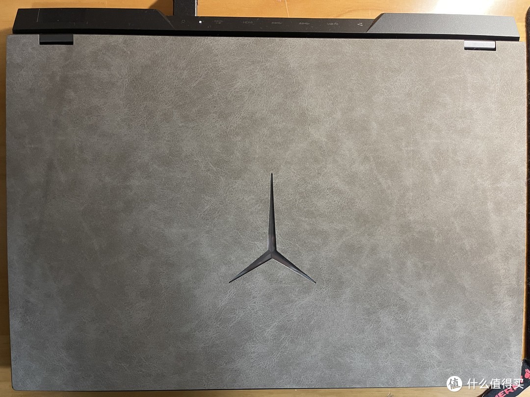 除了羊皮纸,它很难穿, 但它有一个体面的手。