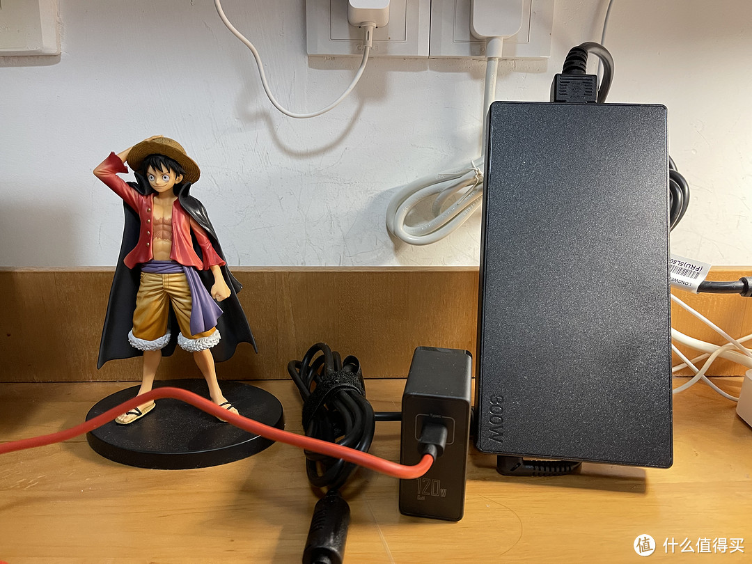 因为300瓦的电力供应比我以前使用的微星还大, 我购买了Nubia 硝酸磷快速充电器, 作为一种可运输的电源。