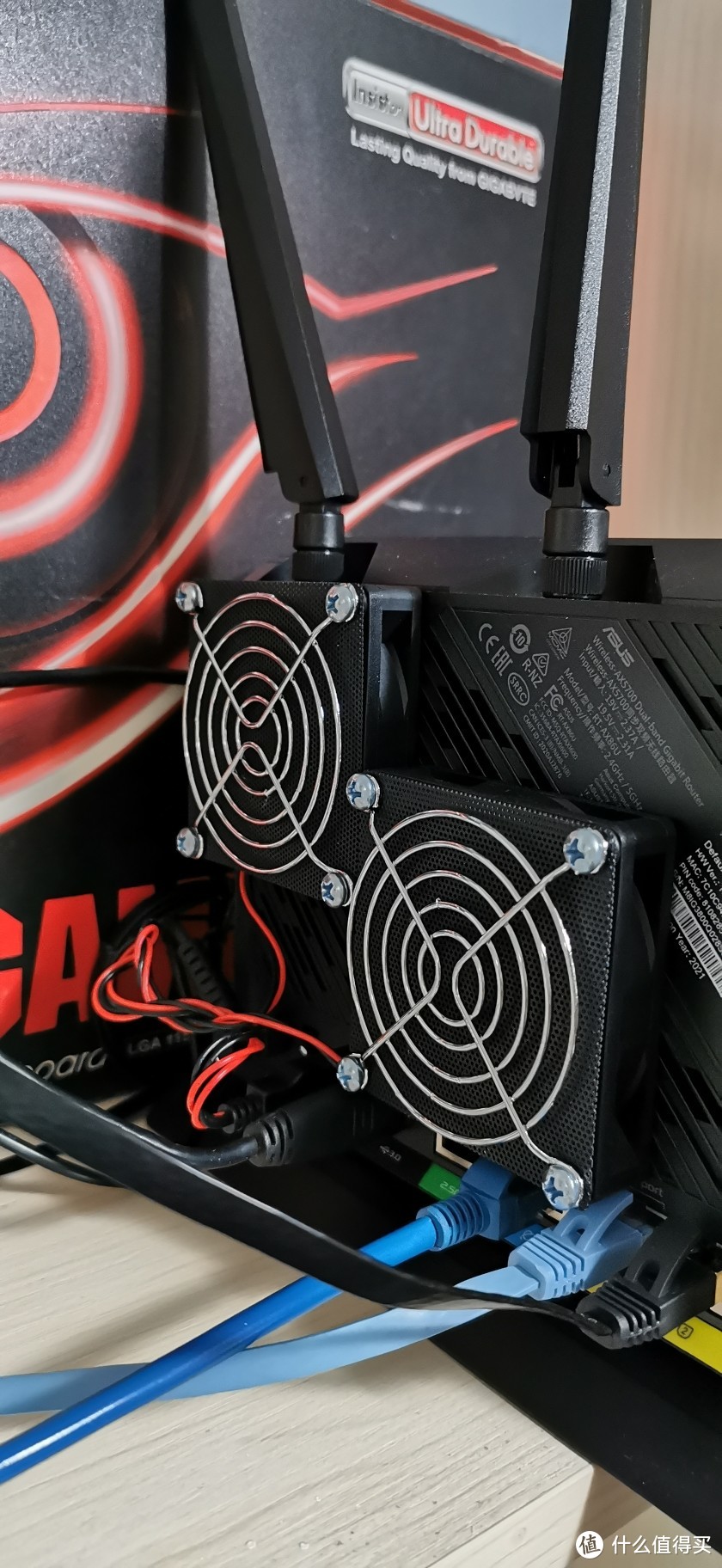 由于温度低于50度,路由器USB接口在风扇贴纸后面产生极好的蒸发效应。