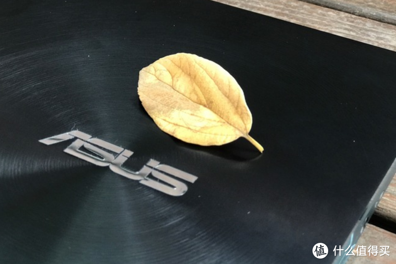 华硕品质-坚若磐石-Zenbook UX 582 OLED 双屏幕笔记本