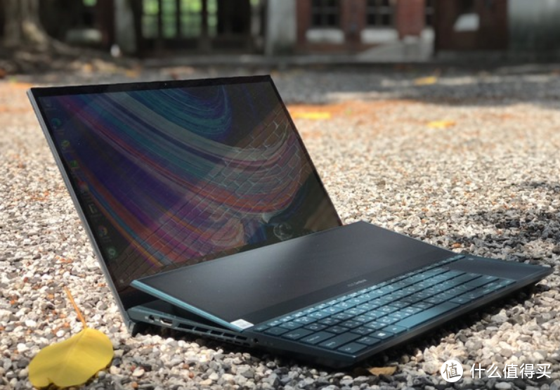 华硕品质-坚若磐石-Zenbook UX 582 OLED 双屏幕笔记本