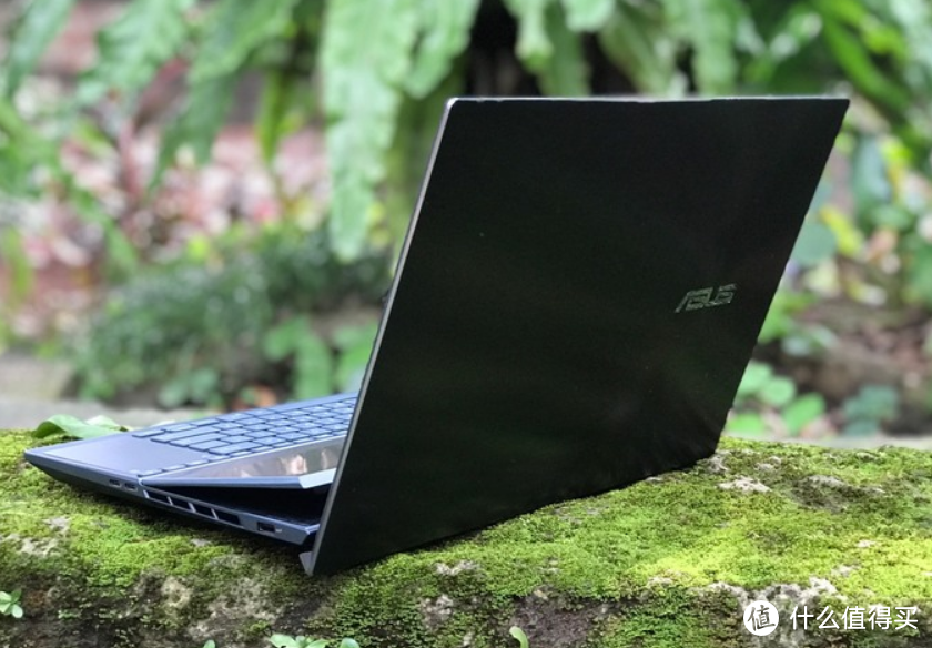 华硕品质-坚若磐石-Zenbook UX 582 OLED 双屏幕笔记本