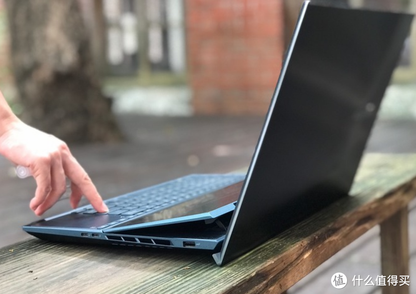 华硕品质-坚若磐石-Zenbook UX 582 OLED 双屏幕笔记本