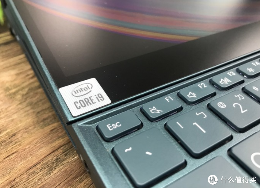 华硕品质-坚若磐石-Zenbook UX 582 OLED 双屏幕笔记本