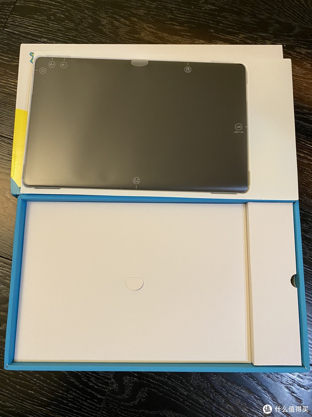 下面有一大堆的饰品