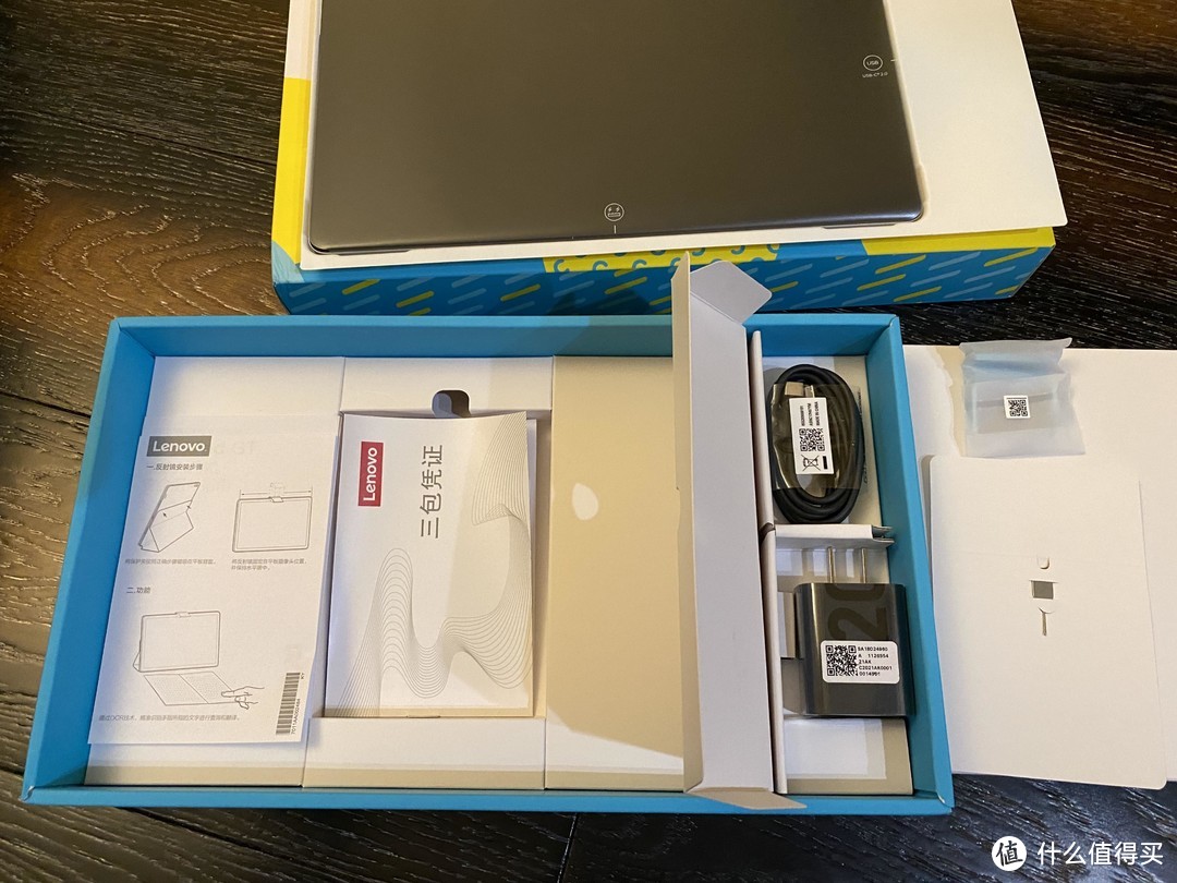 三包卡片 变压器5V3A的打字头 右上方的手指翻译 和下面的卡片