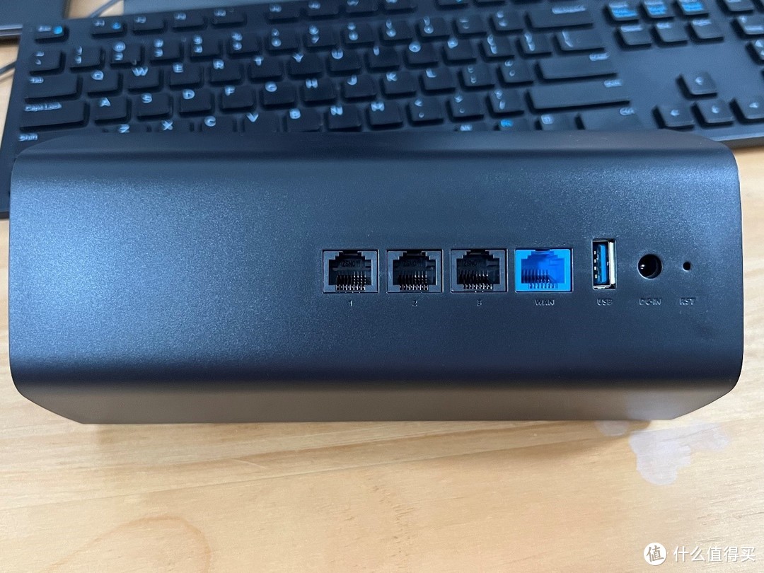 AX 1800 Pro AX 1800 的后界面