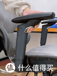 居家办公都要认真：入手黑白调人体工学椅，坐着舒服工作顺心