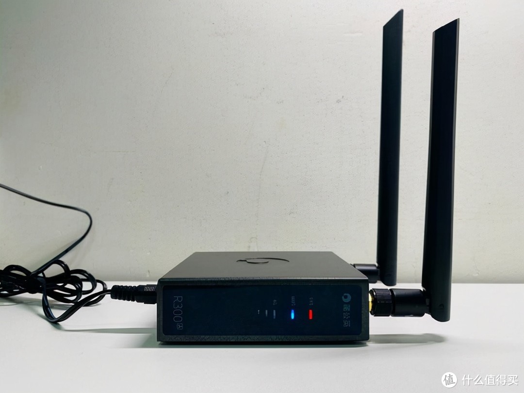 工业级4G路由器开箱,实战蒲公英R300A智能组网