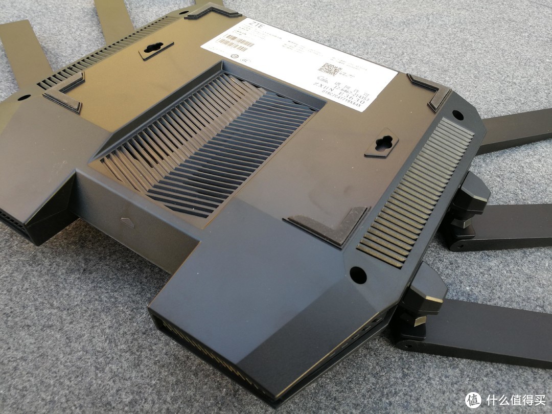 性价比和性能终选：中兴 AX5400 Pro 把信号拉满的国产芯旗舰路由器