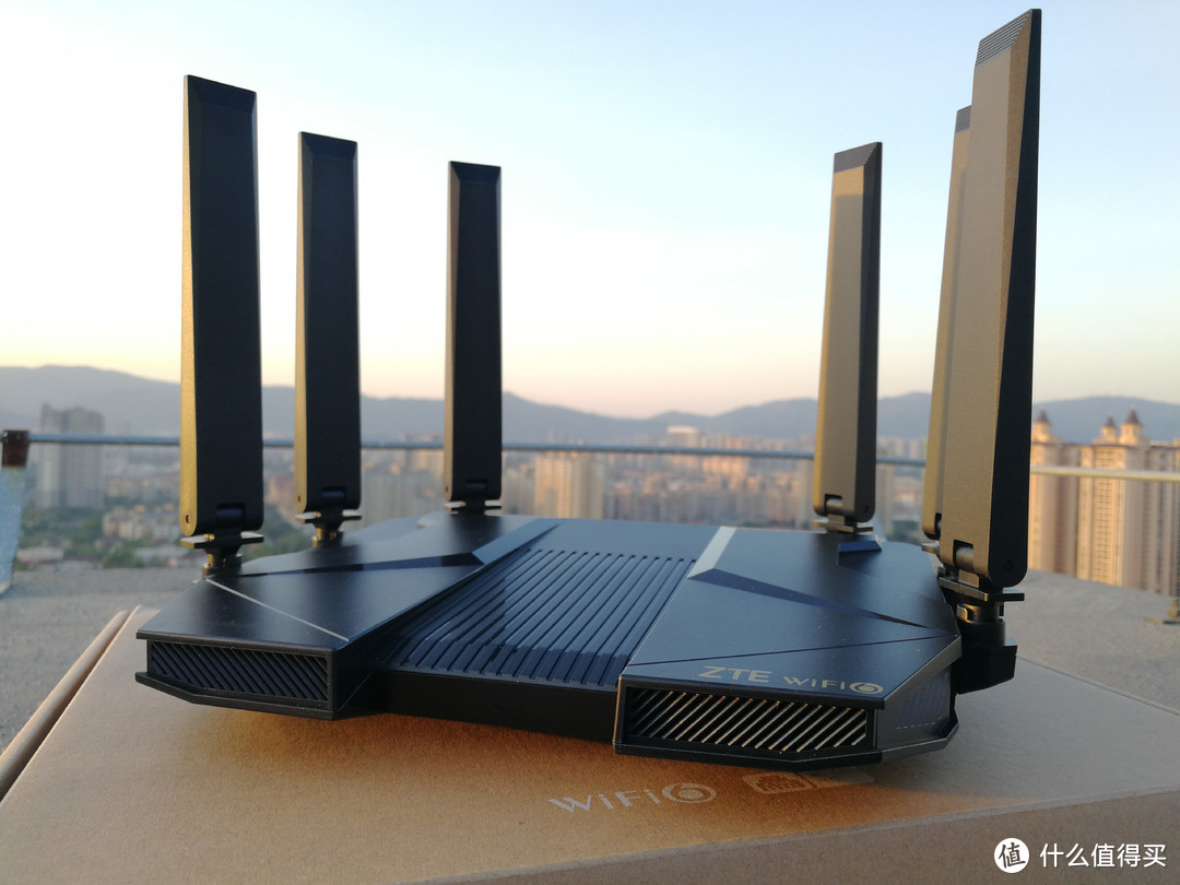 性价比和性能终选：中兴 AX5400 Pro 把信号拉满的国产芯旗舰路由器