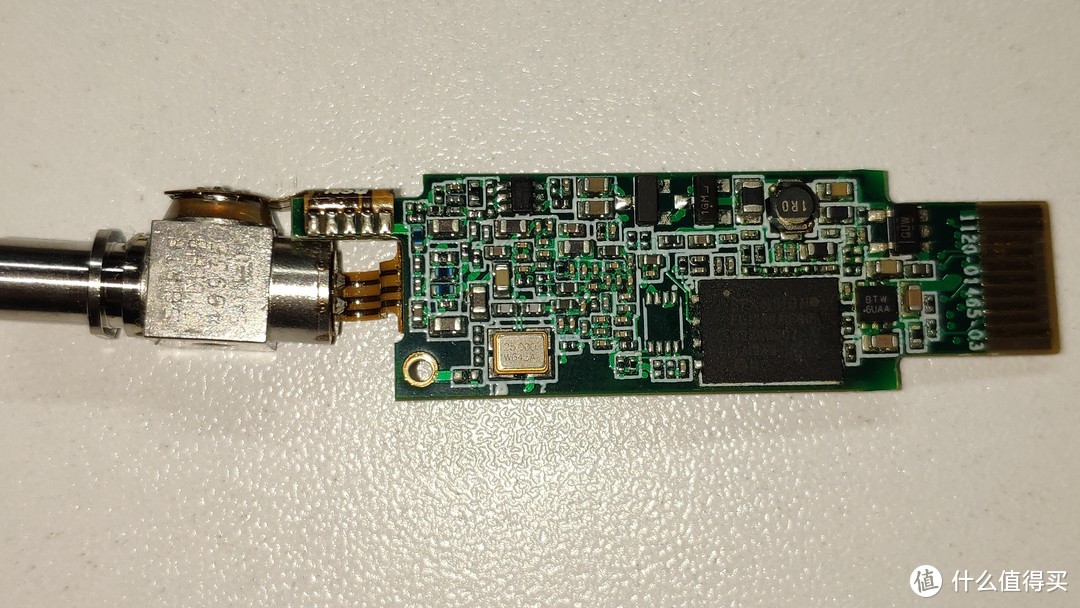 黑的是存储系统使用的 16M闪电芯片