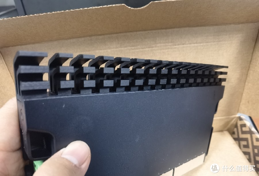 MikroTik RB5009小白遁地入坑，主观条件发射感官开箱简测