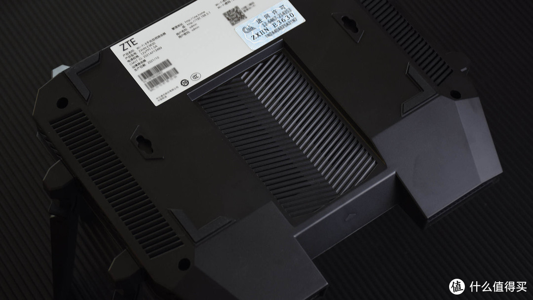 中兴AX5400 Pro双频千兆路由器：酷炫机甲风 强劲硬实力