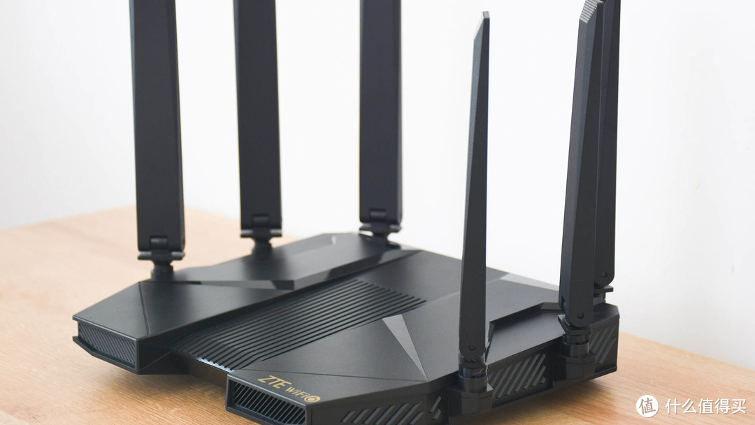 中兴AX5400 Pro双频千兆路由器：酷炫机甲风 强劲硬实力