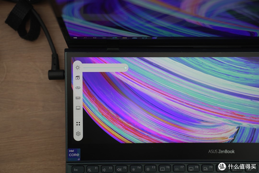 双屏高效办公，出差高配随行——华硕灵耀X双屏Pro笔记本