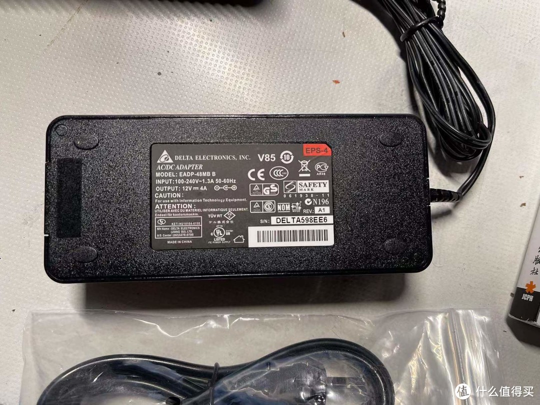 台达电源，手感不错，不过感觉不像真的，但份量确实很足，有了这种电力供应 我有J4415所以就不用了，我有FX装置的能力根据我的实际使用经验FX 12V 2A是充足的。12V 3A还有K3C。上图