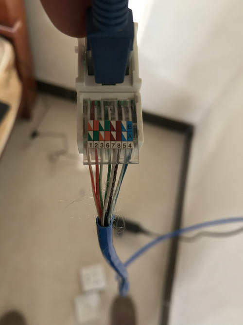 网络插头,路由器的对面, 和水晶,如果你按这条线。