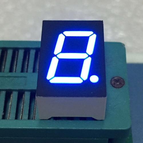 一个50英寸单8位数数字显示器,配有七部分制导显示器和一个数字管