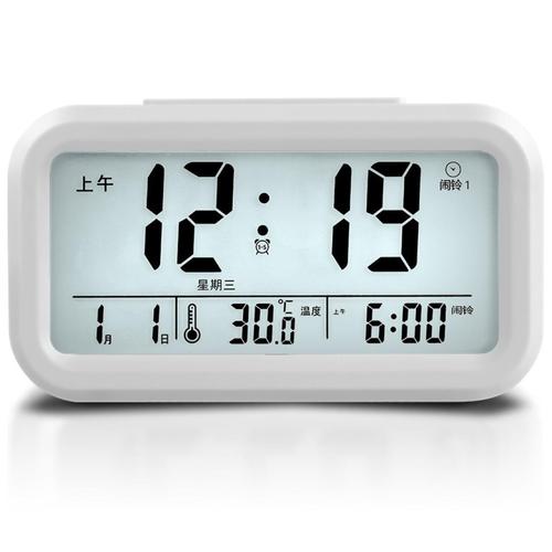 在平静的居住区,有许许多多的警报和闹钟。