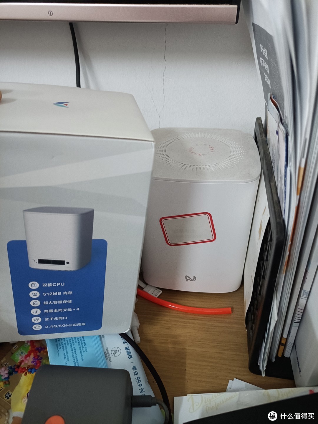 整个包装跟我上一代的路由器放在一起对比一下