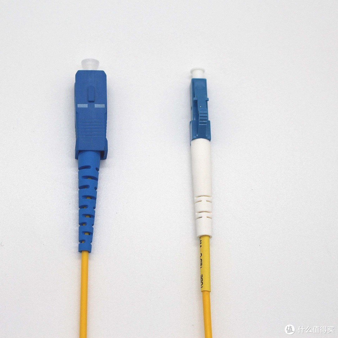 左边的是SC，右边的是LC