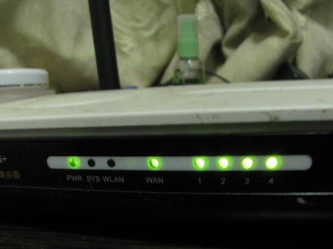 电脑上不了网,发现tp-link无线路由器通电后所有指示灯全亮不闪(如