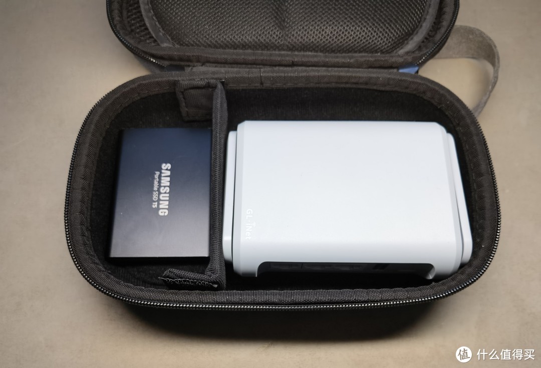 设备安静的装在包里