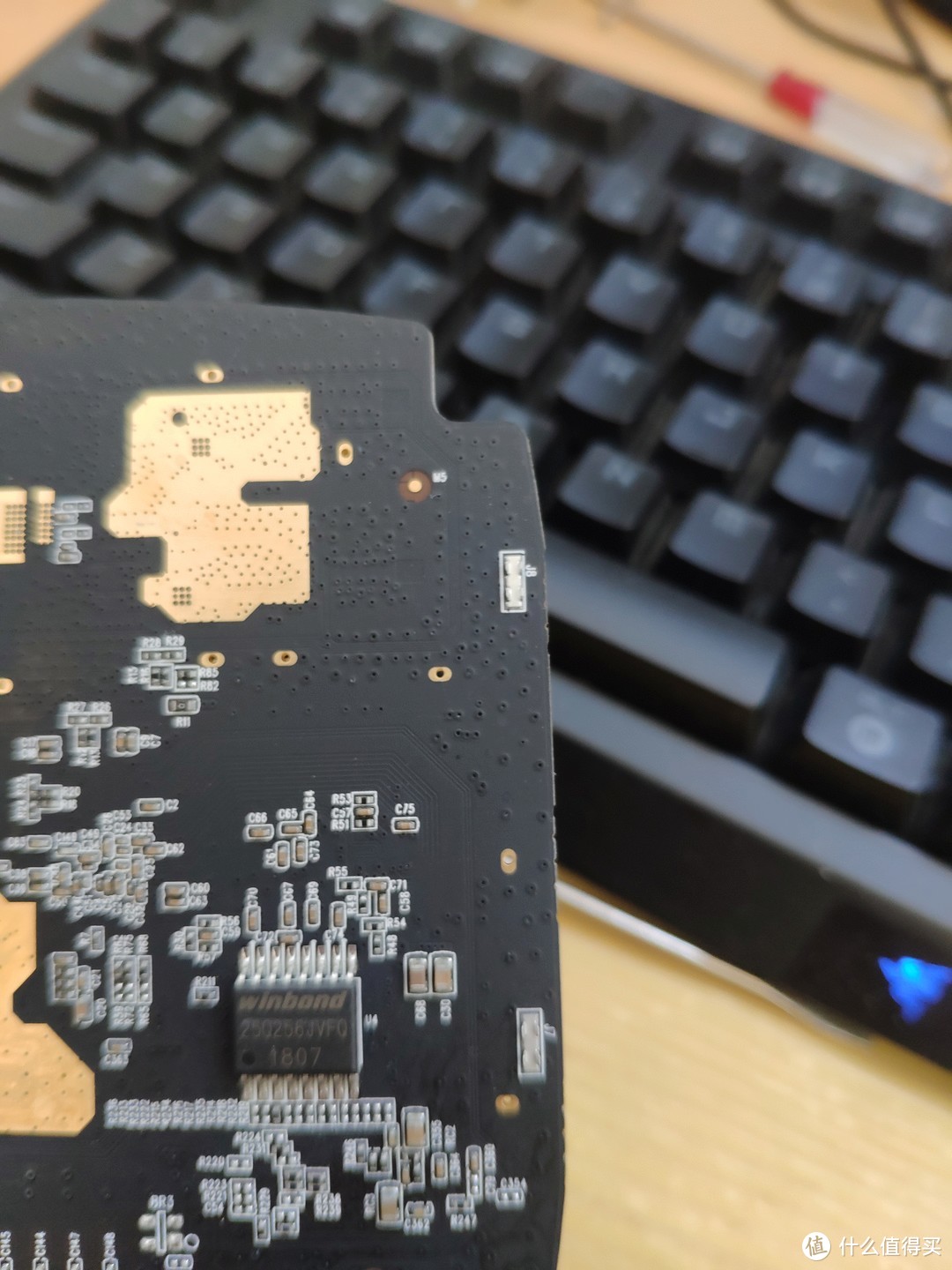 反面这芯片是京东云存放固件的，所以取掉128G ROM并不影响京东云的路由器功能，只是影响产豆（这128G空间是存放产豆的网络缓存）