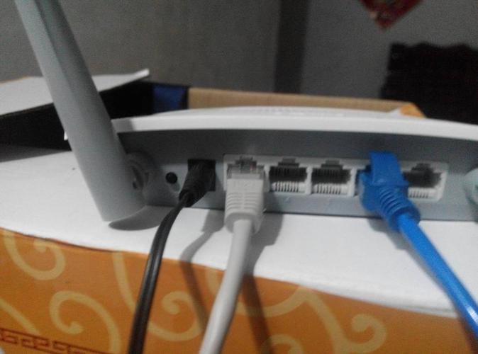 有线路由器和无线路由器有啥区别?