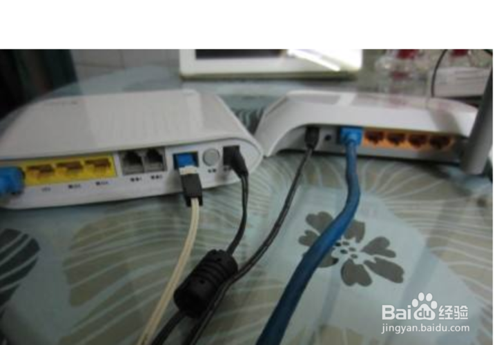光猫与路由器确保按第一步中操作无误,正确插好后接通电源.