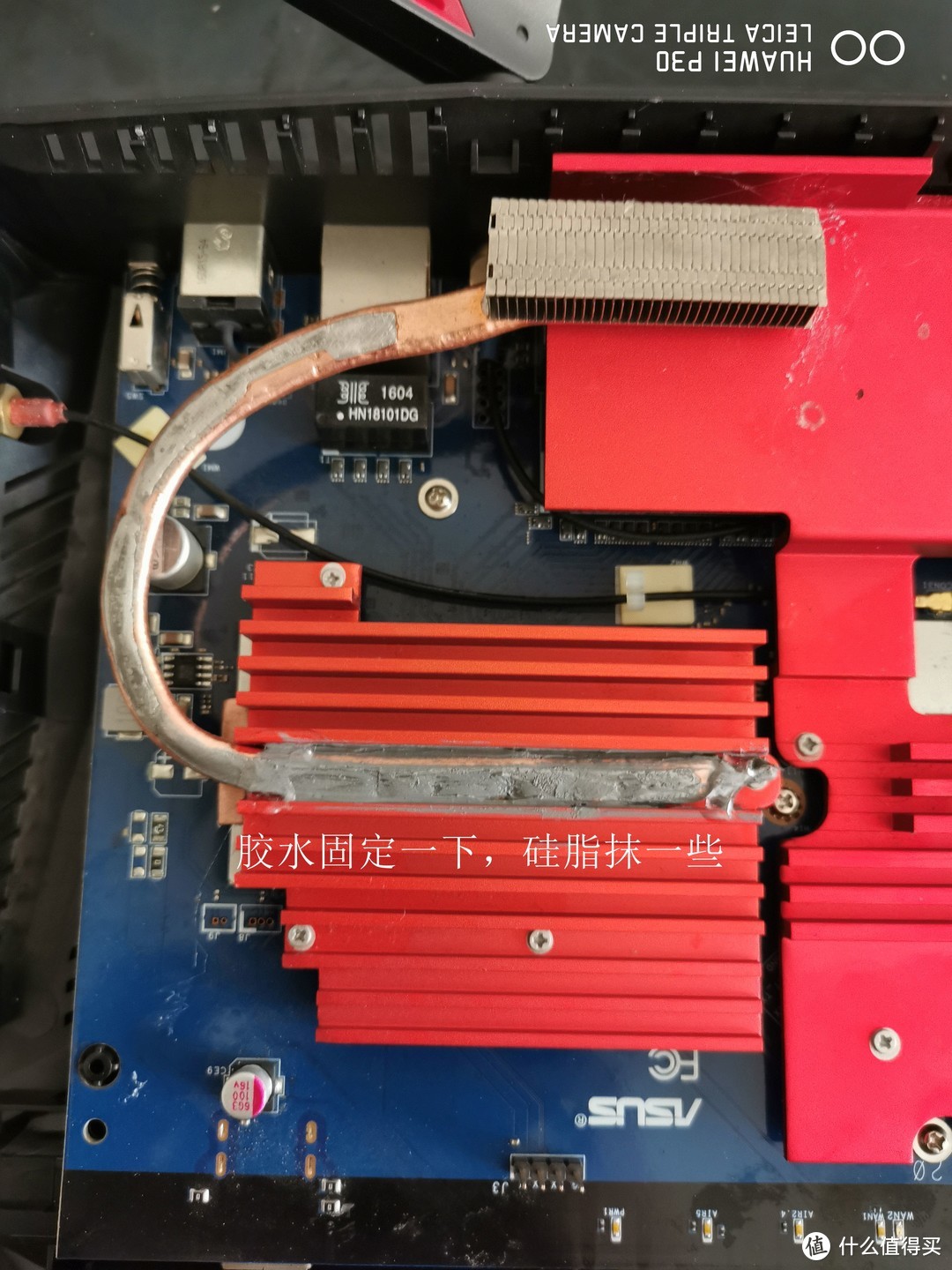 然后我又拿了一支枪,然后决定用铜棒焊接它,这样会更好。现在有点粗糙,不是吗?