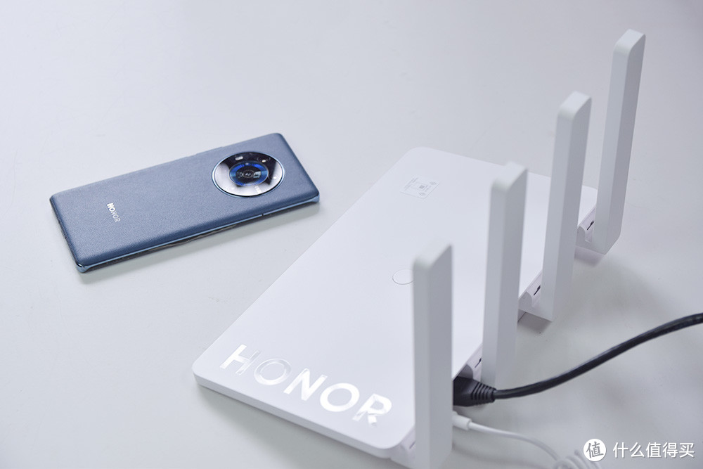 256台手机接入+3000兆无线双频并发，荣耀路由4PRO真香还是忽悠？