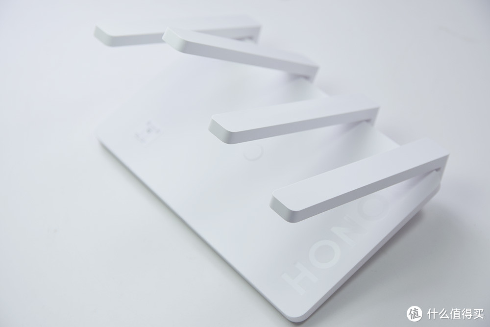 256台手机接入+3000兆无线双频并发，荣耀路由4PRO真香还是忽悠？