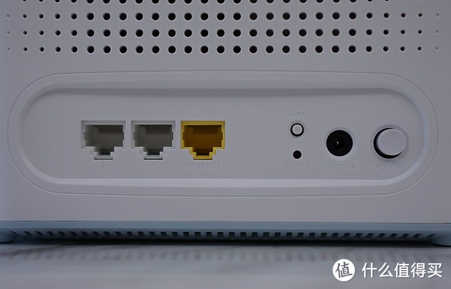 我是一个武装党, 一个无线的双频路由器。