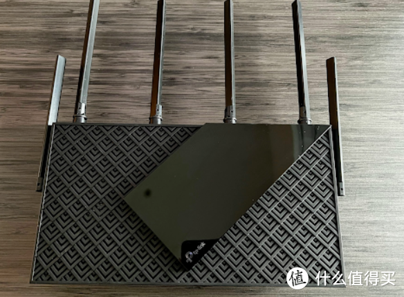 我是一个武装党, 一个无线的双频路由器。