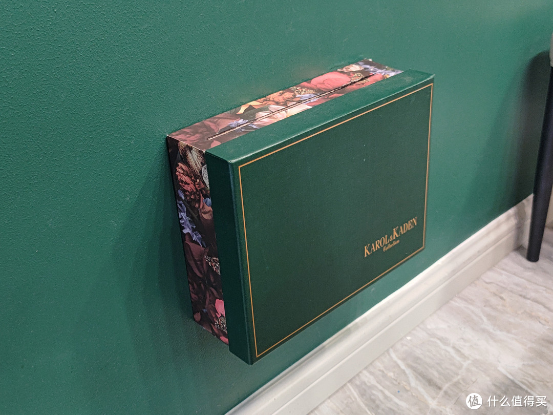 盒子顶部戳孔以散热