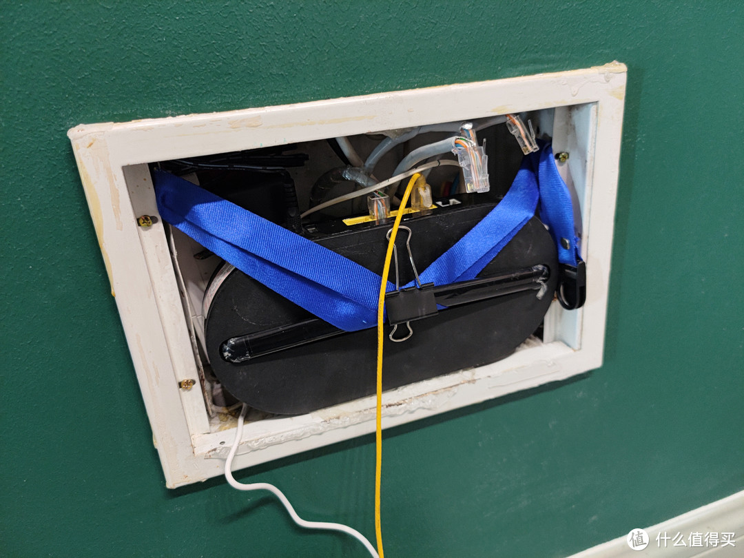 底部纳米胶是安全的, 蓝线连接到顶部。