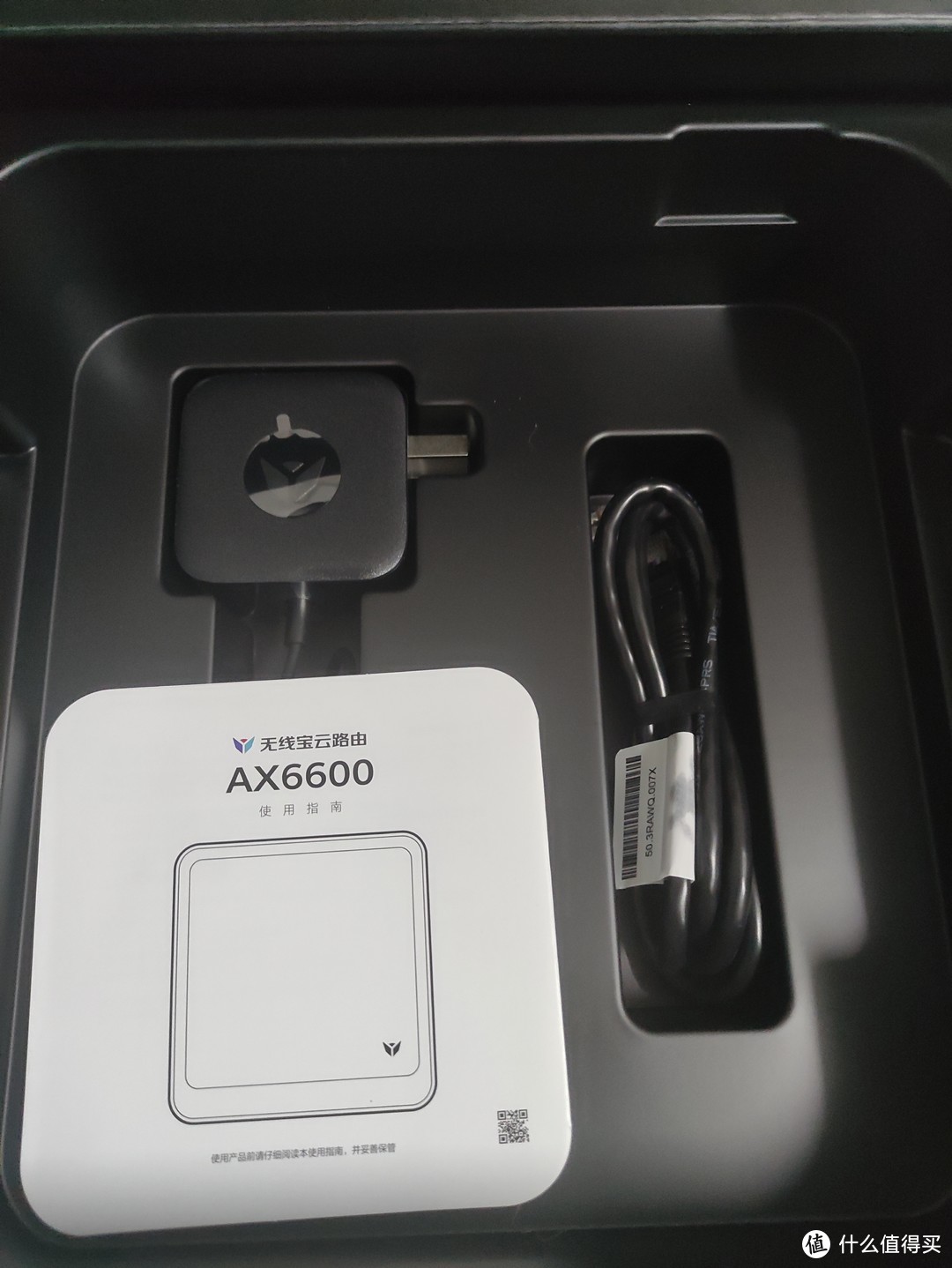 电源调适器、千兆字节和指令是配件。