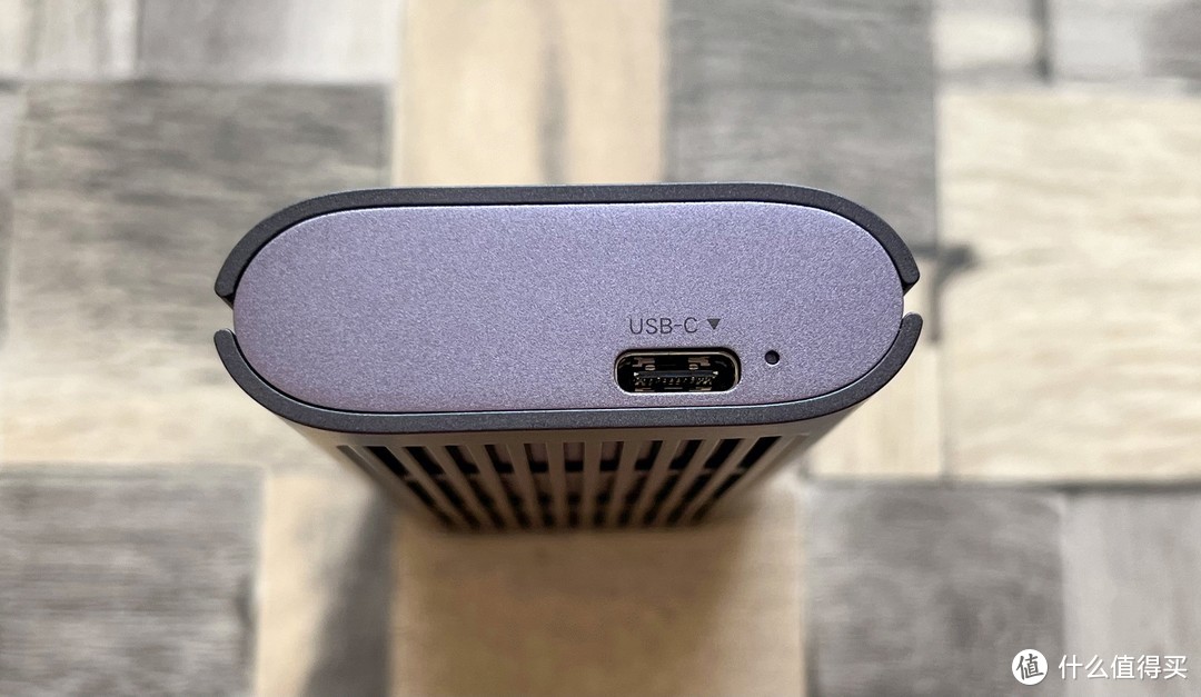 极速存储，双芯主控，40Gbps高速传输体验：绿联USB 4.0 NVMe SSD硬盘盒开箱和Win+Mac双平台测速分享