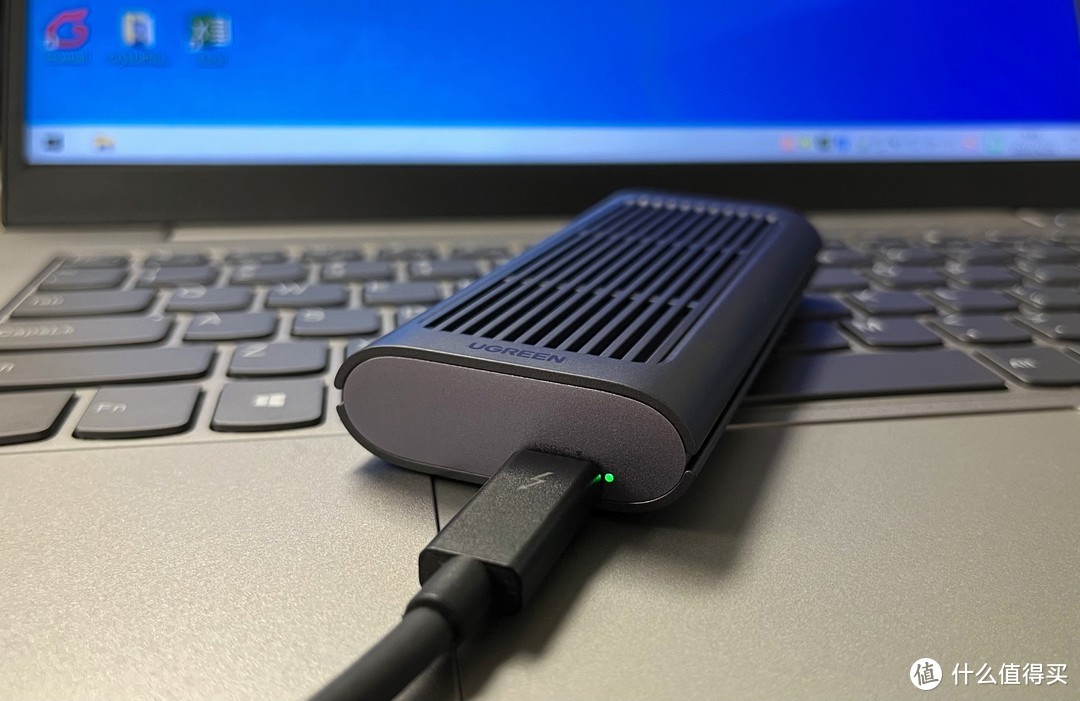 极速存储，双芯主控，40Gbps高速传输体验：绿联USB 4.0 NVMe SSD硬盘盒开箱和Win+Mac双平台测速分享