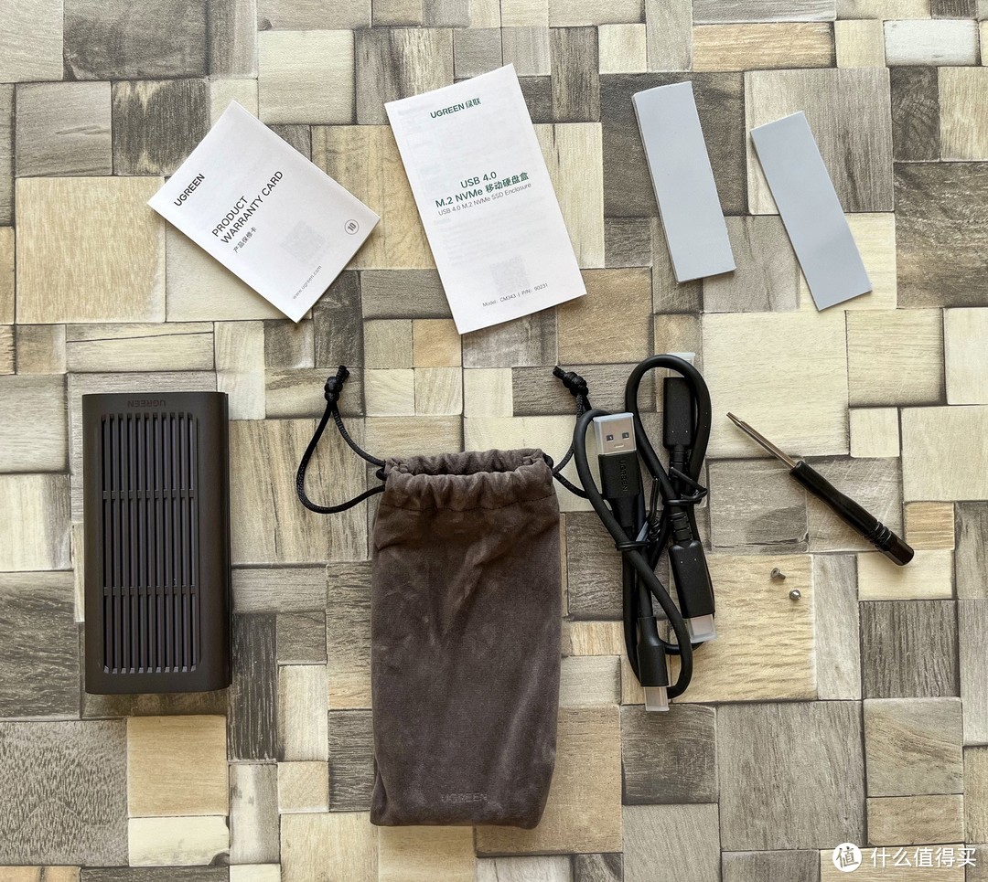 极速存储，双芯主控，40Gbps高速传输体验：绿联USB 4.0 NVMe SSD硬盘盒开箱和Win+Mac双平台测速分享
